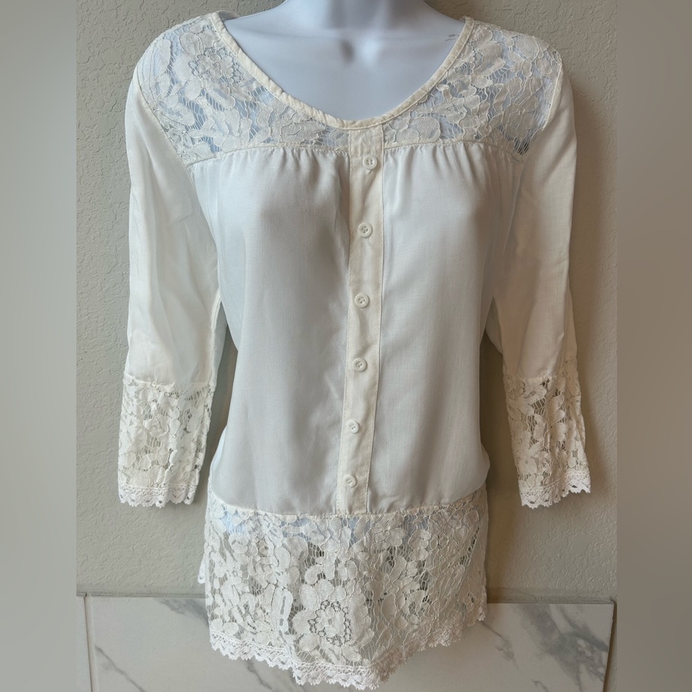 BEAUTIFUL White Lace Linen Blouse - Classic Boho